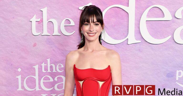 Anne Hathaway wears a daring corset dress at the premiere of 'The Idea of ​​You'