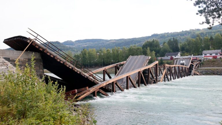 Bridge collapses after just 10 years because designers focused too much on appearance