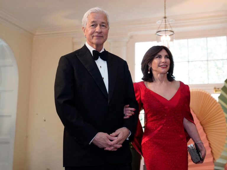 Jamie Dimon joined other top business leaders for a glamorous dinner at the White House.  See who joined him on the guest list.