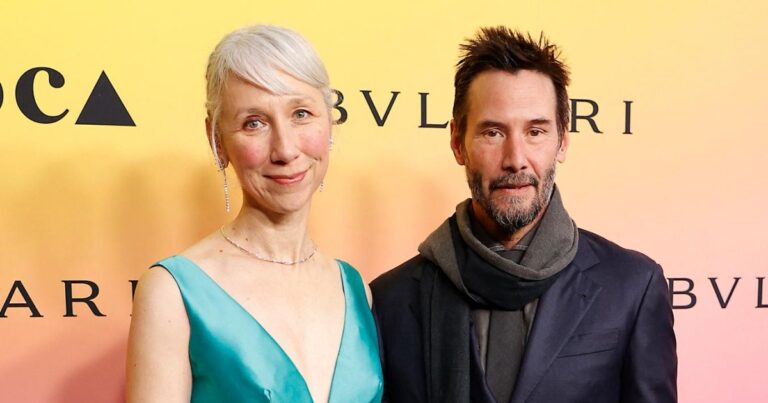 Keanu Reeves and girlfriend Alexandra Grant kiss on the red carpet at the MOCA Gala
