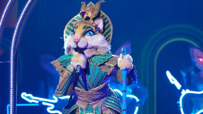 “Masked Singer”: Miss Cleocatra gets her claws removed in “Girl Group Night.”