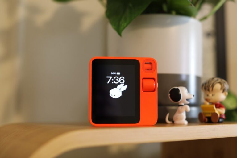 Rabbit's R1 is a small AI gadget that grows with you |  TechCrunch