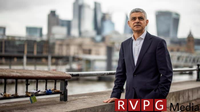 Sadiq Khan urges Labor to press ahead with UK-EU deal on youth mobility
