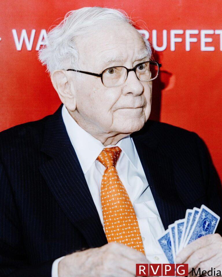 Buffett praised Apple after cutting it and gave up his stake in Paramount