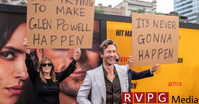 Glen Powell's parents playfully troll him at the premiere of "Hit Man."