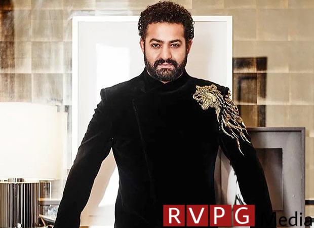 Jr NTR returns to Hyderabad after shooting for Hrithik Roshan-starrer 'War 2';  Watch: Bollywood News – Bollywood Hungama