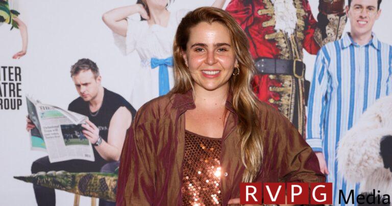 Mae Whitman's pregnancy announcement includes a 'parenting meeting'