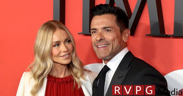 Mark Consuelos admits to Kelly Ripa that he kissed another woman