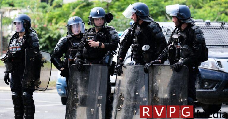 Photos: Riots rock the French-ruled Pacific islands of New Caledonia