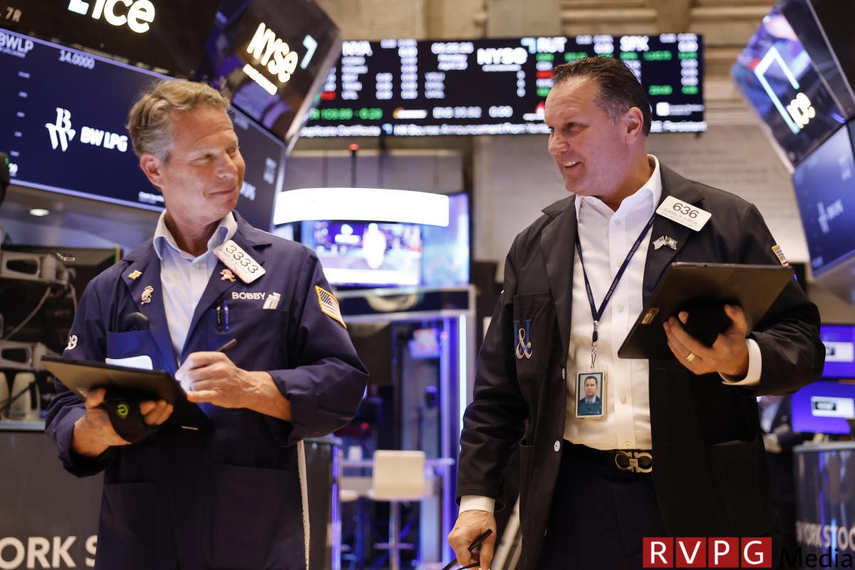 Stock market today: US futures rise as Fed rate hike fears fade, with Apple on deck