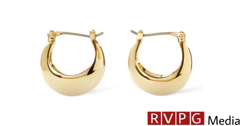 These are the gold hoop earrings that reviewers say: “Never tarnish”
