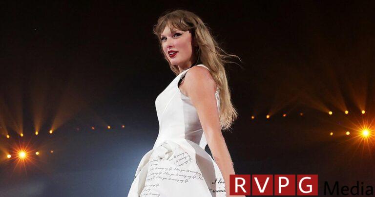 What lyrics are written on Taylor Swift's TTPD 'Eras ​​Tour' dress?
