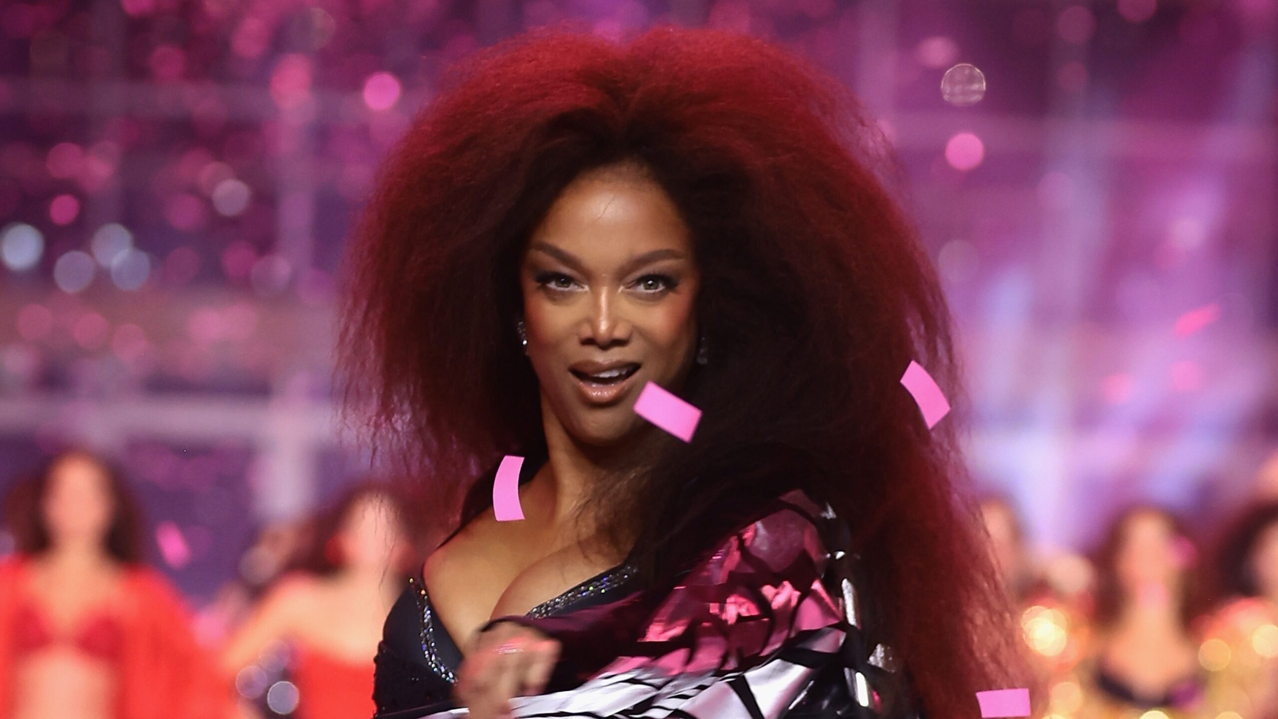 Tyra Banks’ Victoria’s Secret Fashion Show Return Puts Smizes on …